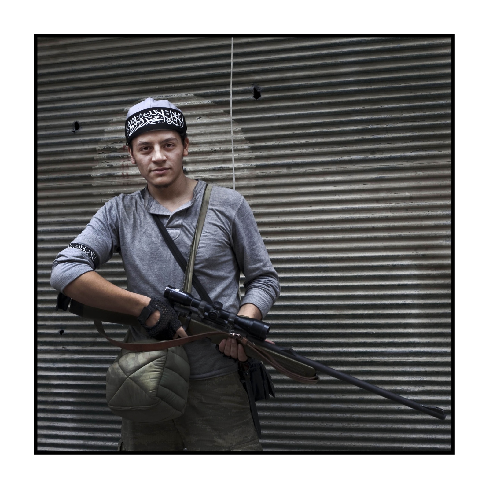 Syria, Aleppo - Prima linea del fronte nel quartiere di Bustan Al Bascia con Free Syrian Army - Mustafa 19 anni sniper