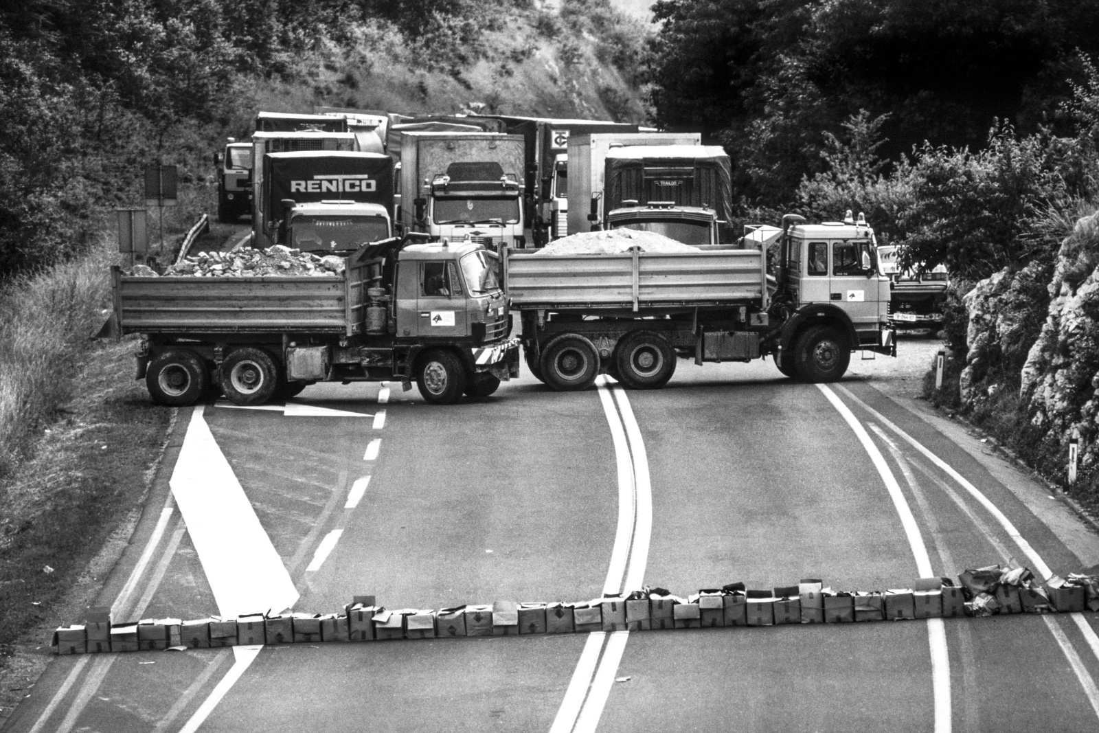 Slovenia giugno 1991, i ponti e le strade sono minate per il passaggio delle colonne di tank dell'esercito Federale JNA