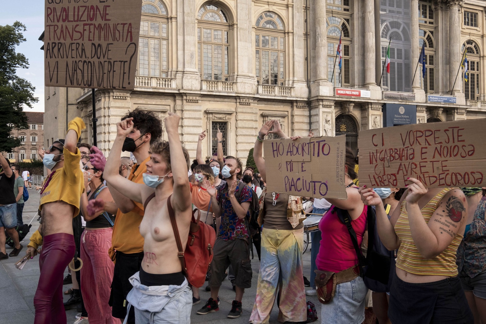 26-06-2021 L’Ondata Arcobaleno con il movimento LGTB manifestano a Torino a favore del ddl Zan contro il movimento  Pro Vita & Famiglia