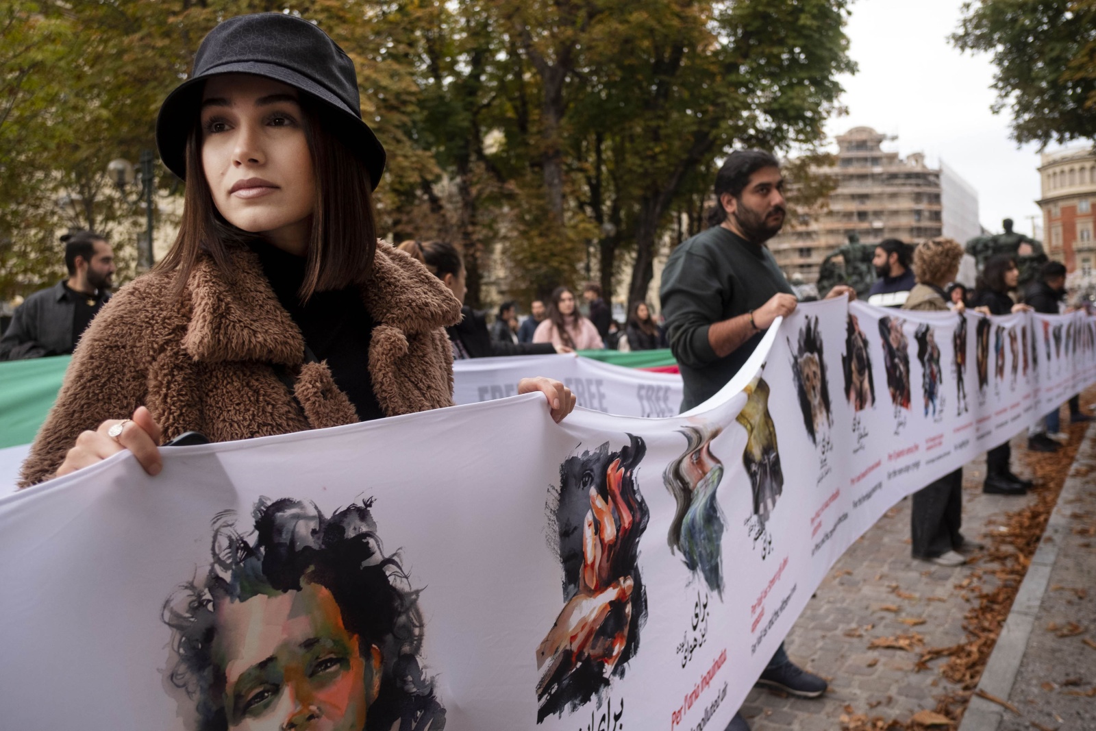  La comunità iraniana è scesa per le strade di Torino per chiedere giustizia per le vittime della repressione e l'immediata liberazione di tutte le persone arrestate dopo la morte Mahsa Amini di 22 anni.
