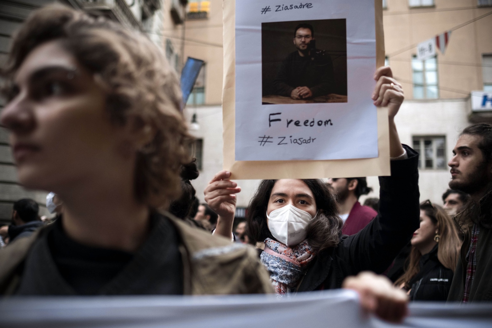  La comunità iraniana è scesa per le strade di Torino per chiedere giustizia per le vittime della repressione e l'immediata liberazione di tutte le persone arrestate dopo la morte Mahsa Amini di 22 anni.
