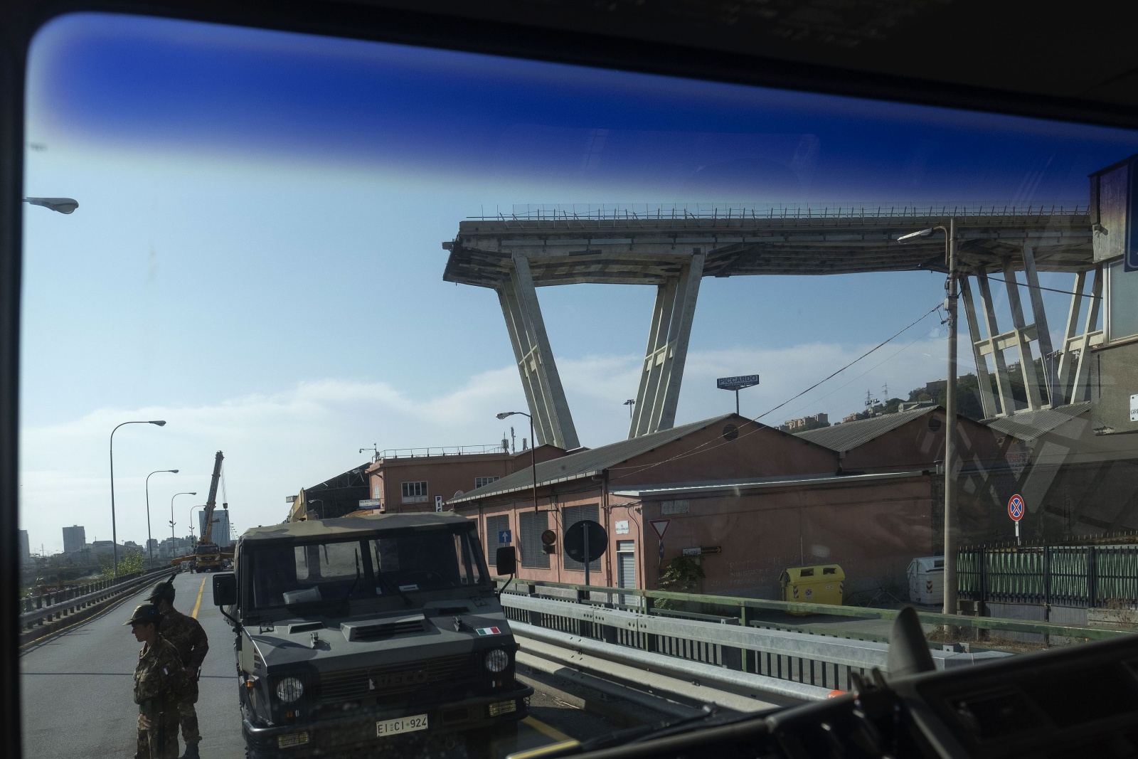 Il ponte Morandi di Genova crollato il 14 di agosto del 2018 - La zona rossa vigilata dalla Brigate Taurinense degli Alpini