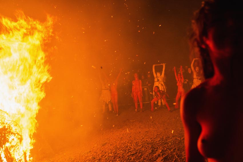 BELTANE FIRE FESTIVAL | La notte dell'Estate, / Il Beltane Fire Festival ricorda un antico rito celtico che segna il passaggio delle stagioni, con un mix di tamburi, fuochi e teatro fisico. Ed è così che la notte tra il 30 Aprile e